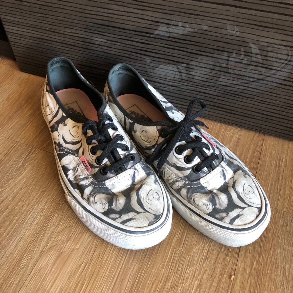 Vans - Picture 6 of 6